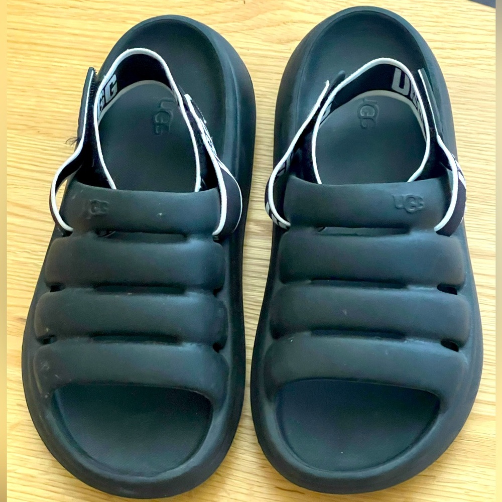 UGG waterproof scandals in great condition! Size 8